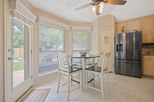Building Photo - 1109 Red Ranch Cir
