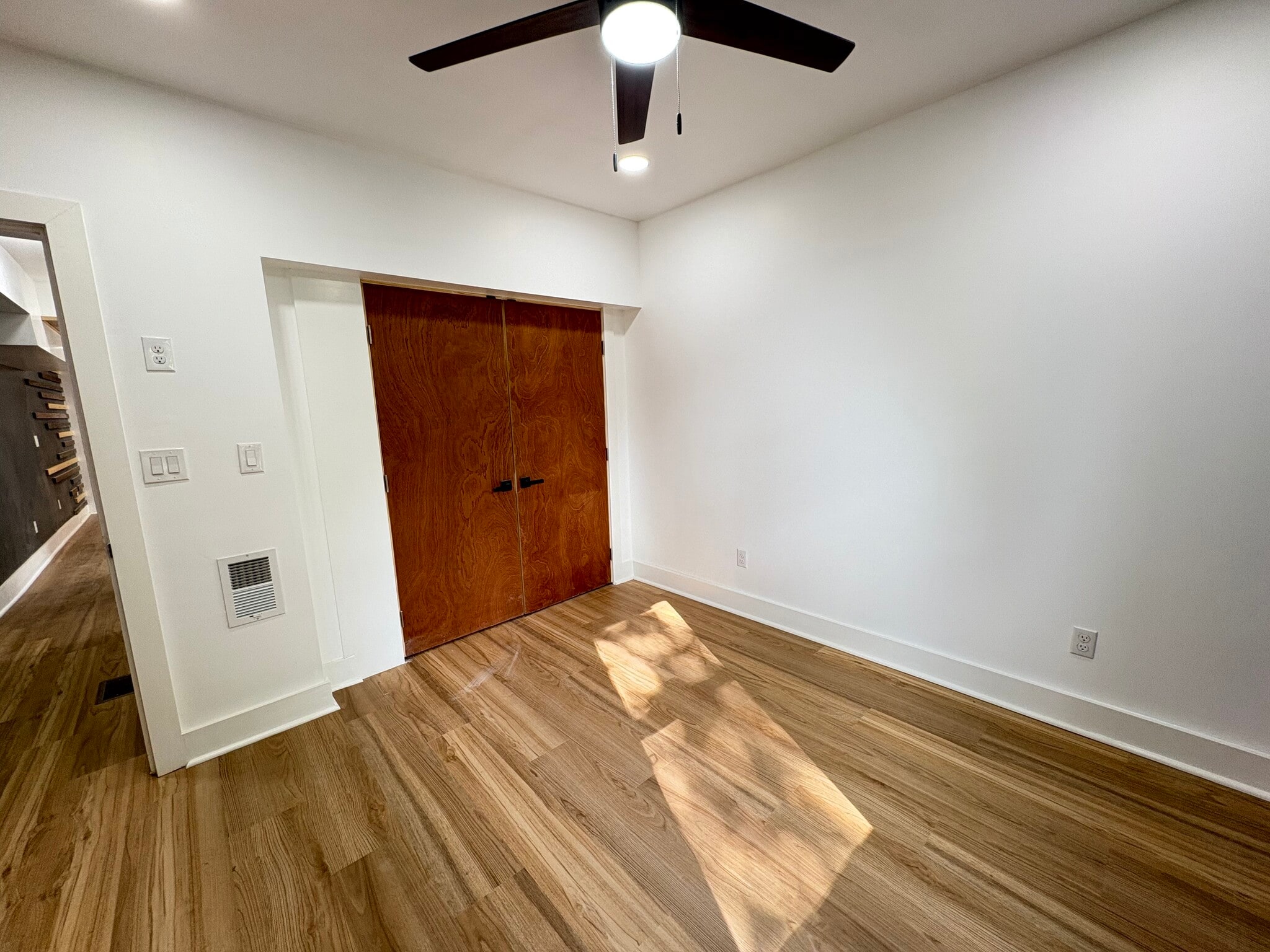 Building Photo - 5834 Phillips Ave