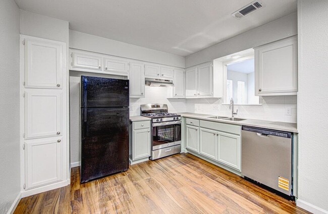 Building Photo - 1306 Bonnie Brae St