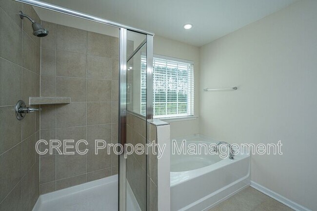 Building Photo - 201 Bigleaf Ct