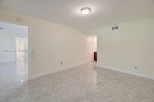 Building Photo - 20160 NE 3rd Ct