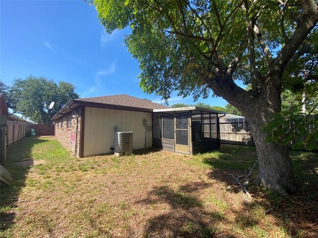 Building Photo - 25 Tradewinds Dr