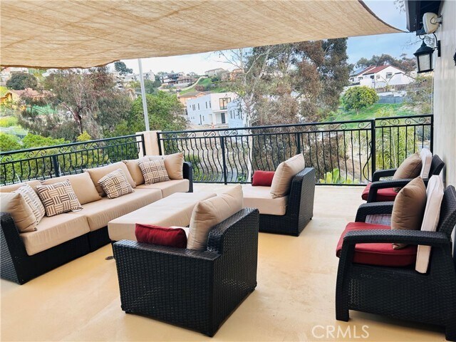 Building Photo - 104 Avenida Caballeros