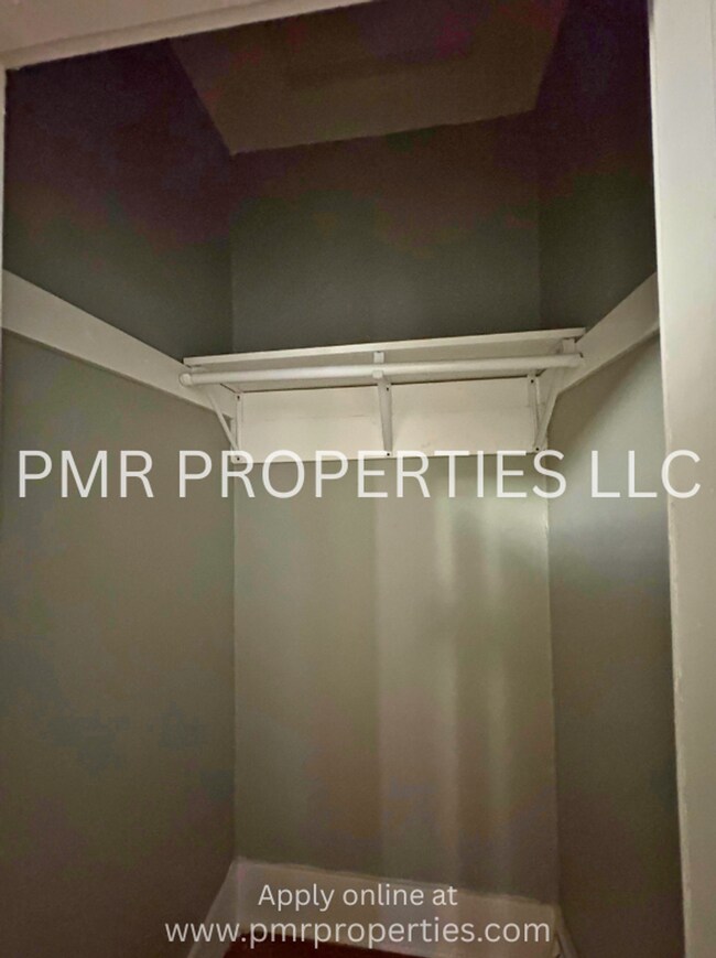 Building Photo - 2805 Jules St