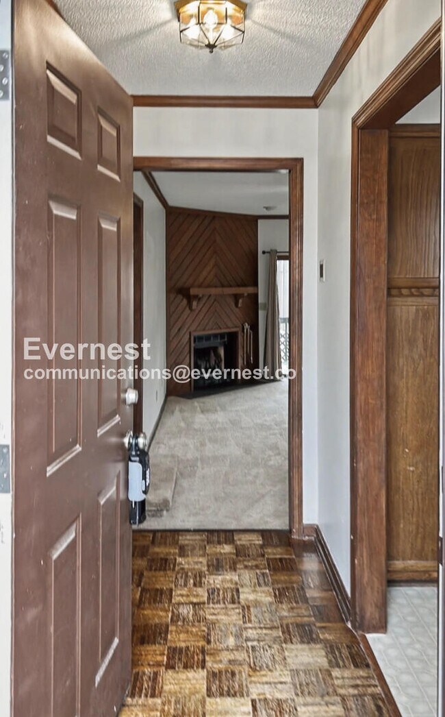 Building Photo - Spacious Condo with 2 bed / 2 bath / Pet Friendly / Available Now!