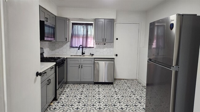 Building Photo - 1610 Crestdale Dr