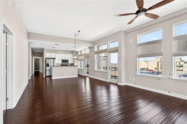Building Photo - 201 W Ponce de Leon Ave