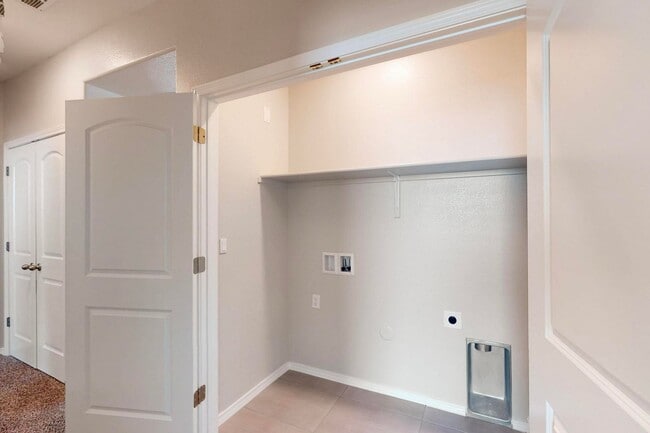 Building Photo - Charming 3 bedroom, 2 bath home in East El...