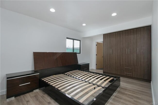 Building Photo - 8143 Hazeltine Ave