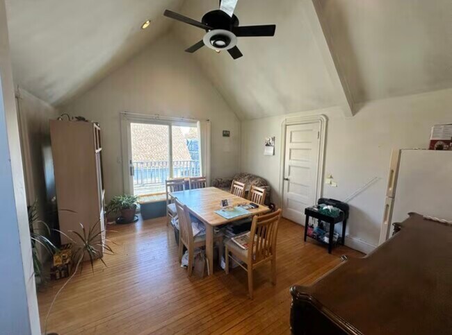 Building Photo - 147 Willow Ave