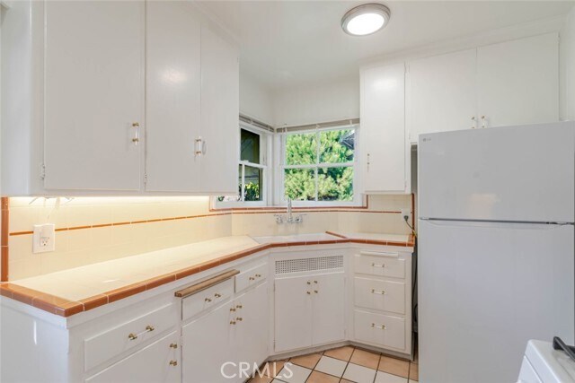 Building Photo - 1305 E Glenoaks Blvd