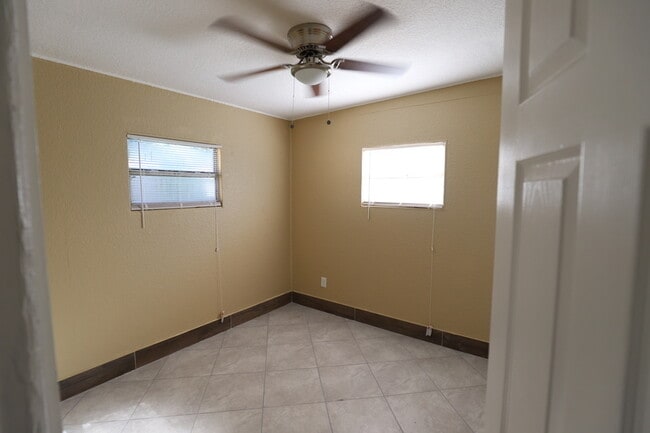 Building Photo - 4124 Flamingo Dr