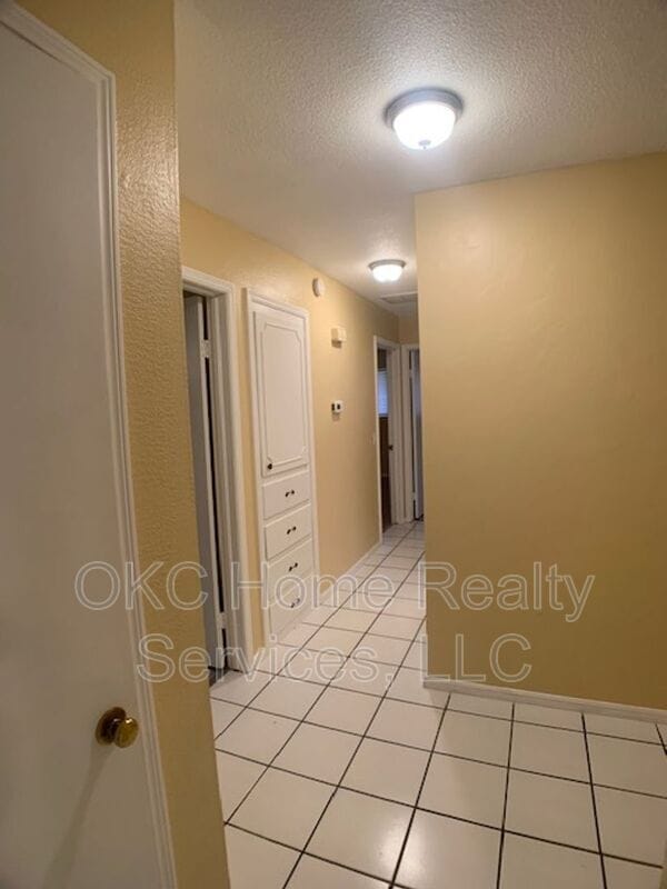 Building Photo - 2808 N Ditmer Rd