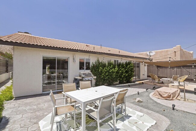Building Photo - 52280 Avenida Ramirez