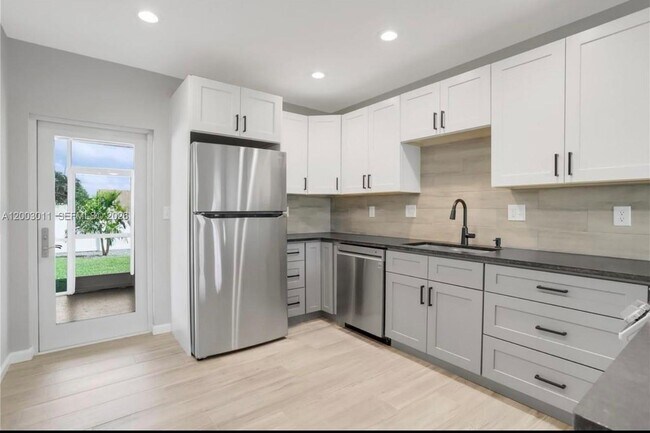 Building Photo - 2550 N Diexe Hwy