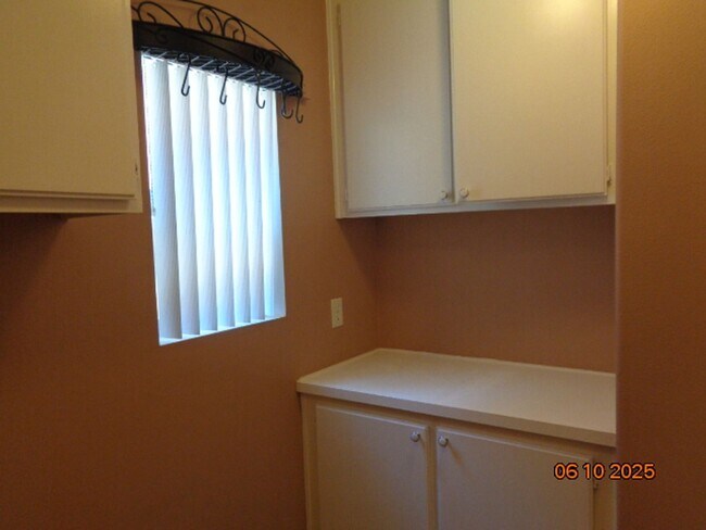 Building Photo - Lovely Rosamond Single Story