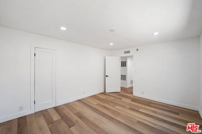 Building Photo - 733 Hayworth Ave