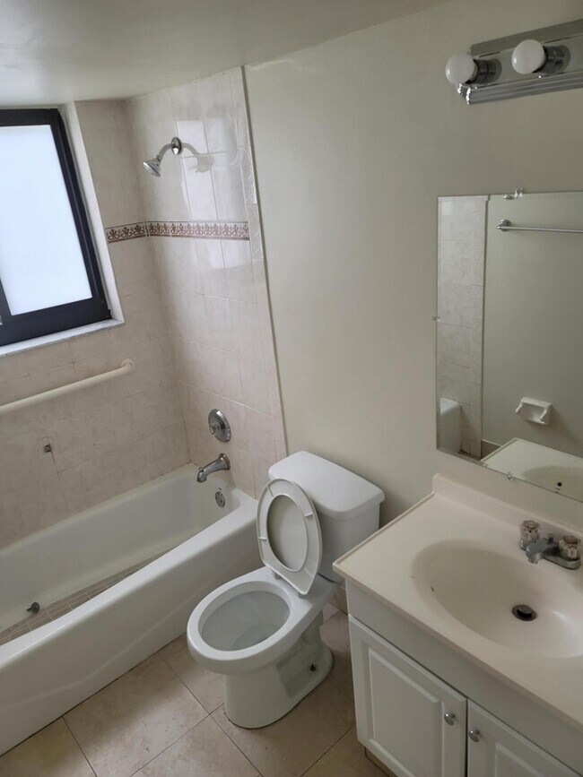 Building Photo - 3737 N Pine Island Rd