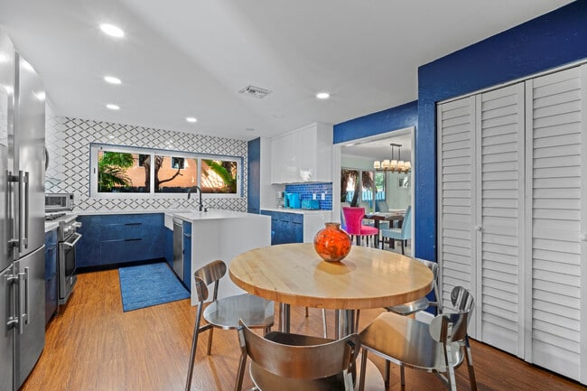 Building Photo - 2325 Barcelona Dr