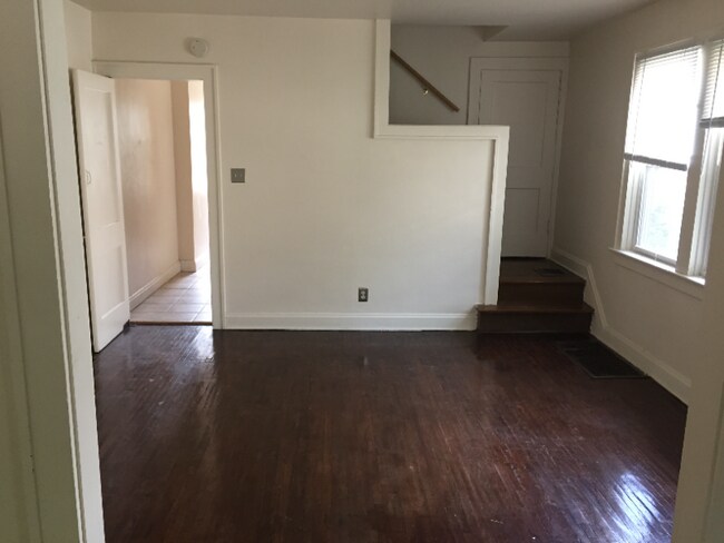 Building Photo - 57 W Lakeview Ave