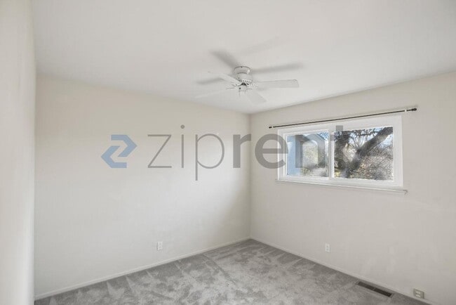 Building Photo - 1123 Glengarry Dr