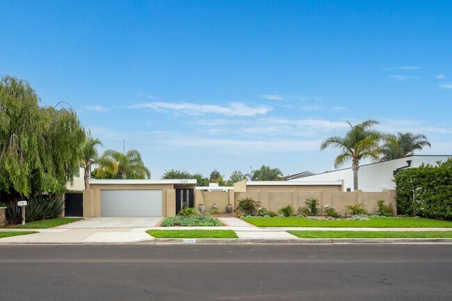 Building Photo - REMODELED 4 BD/3.5 BA RANCH STYLE HOME IN DOVER SHORES