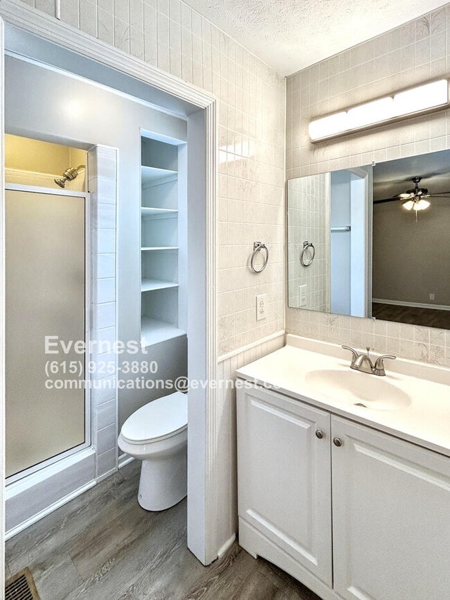 Building Photo - Inviting 3-Bedroom Home with Fenced Yard a...