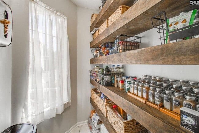 Building Photo - Charming Chapin Ranch in a Cul-de-Sac!