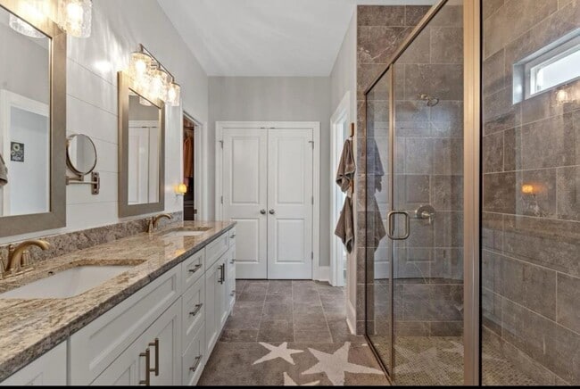 Building Photo - 5189 Royal Fern Cir