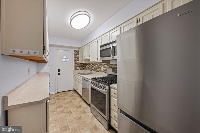 Building Photo - 139 Hawaii Ave NE