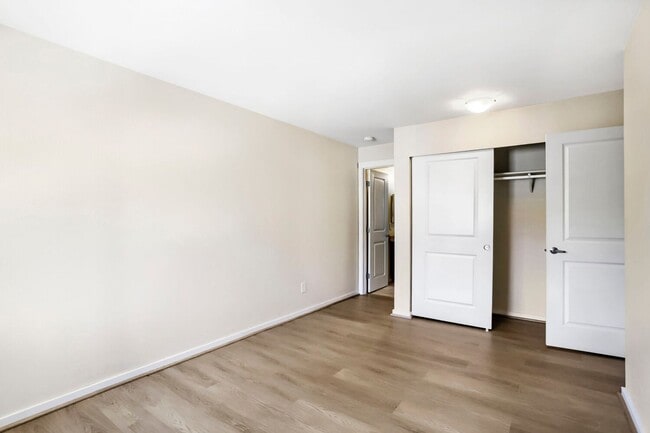 Building Photo - 2 Bed 2 Bath Condo @ Desirable Community w/ Pool, Hot Tub & Exercise Room!
