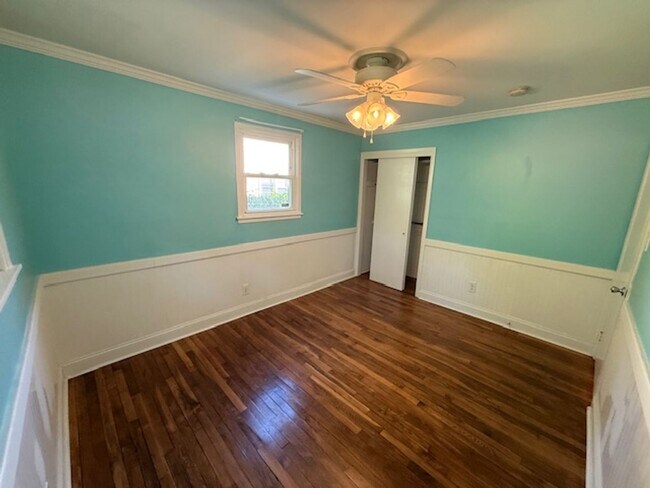 Building Photo - Cozy Home with Character