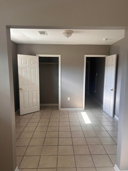 Building Photo - 2521 Law St