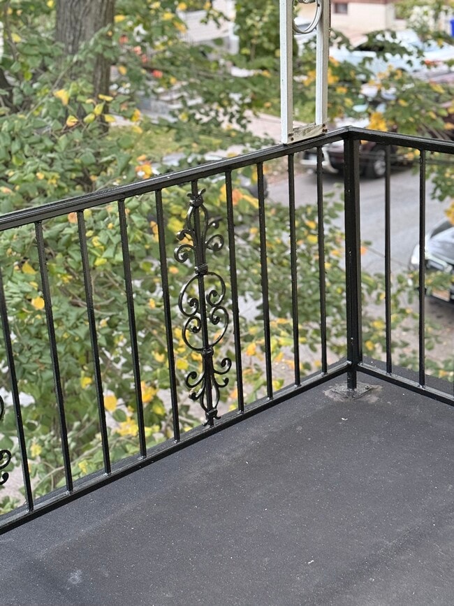 Building Photo - 139 S 12th Ave