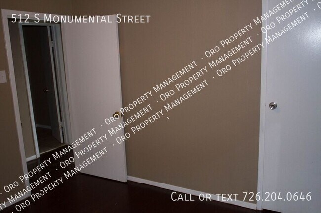 Building Photo - 512 S Monumental St