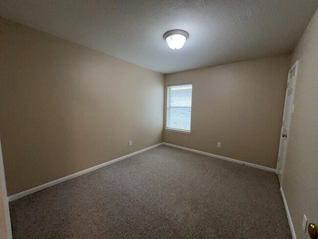 Building Photo - 2407 Daneswood Ct