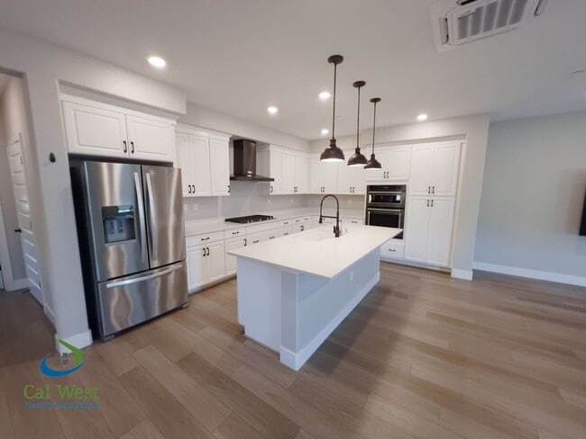 Building Photo - $4495 - Beautiful Corner Unit Townhome in ...
