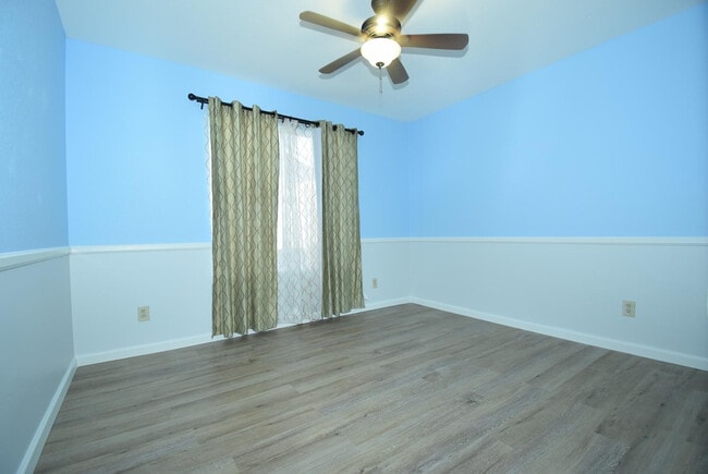Building Photo - 2250 W Rockwell Dr