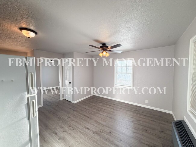 Building Photo - 1509 S Oak Grove Rd