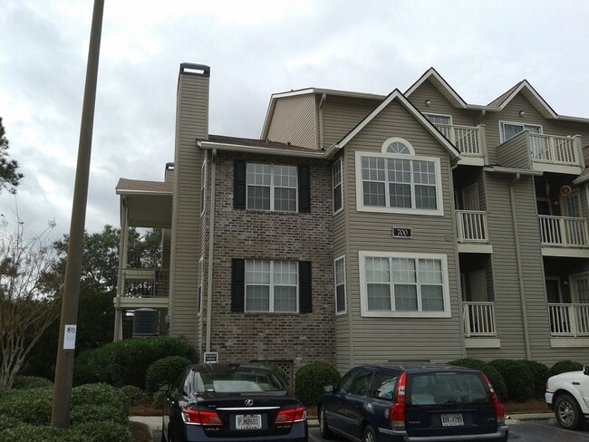 Primary Photo - Rare Hoover Creek Condo with One Car Garage