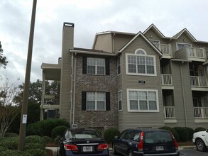 Building Photo - Rare Hoover Creek Condo with One Car Garage