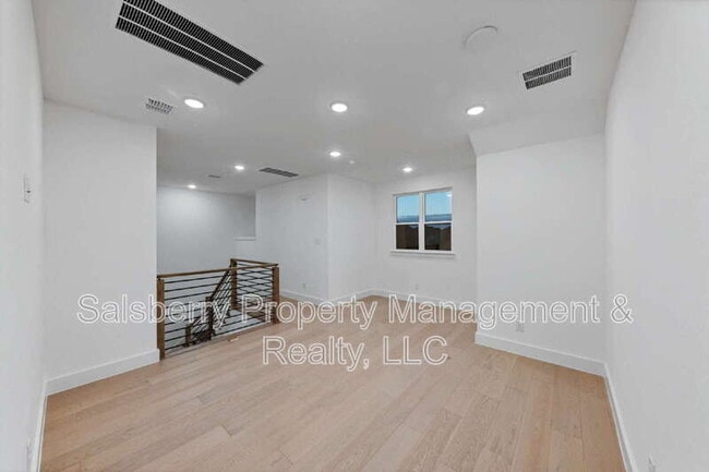 Building Photo - 1790 Coopers Hawk Dr