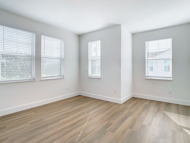 Building Photo - Brand New Craftsman Style Constructed Town...