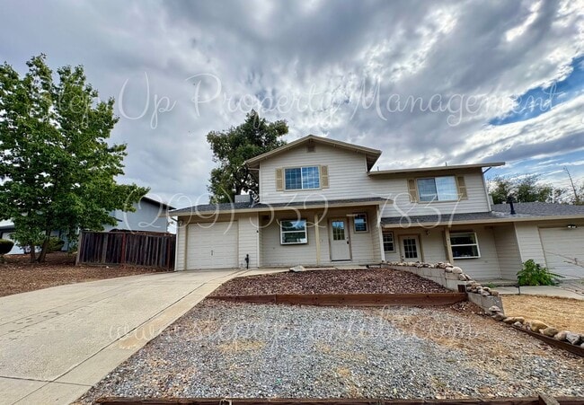 Primary Photo - Splendid 2 Bedroom 1.5 Bath Townhouse Near...