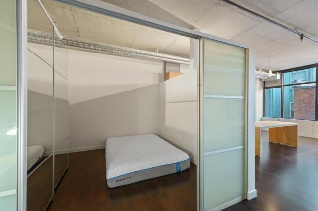 Building Photo - 1 bedroom in Seattle WA 98121