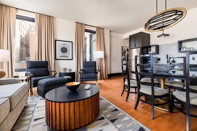 Building Photo - 1011 Canal St