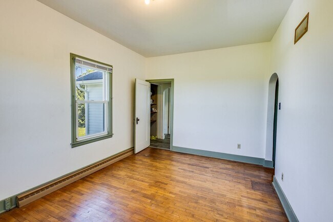 Building Photo - Charming 2 Bedroom, 1 Bathroom Rural Home for Rent