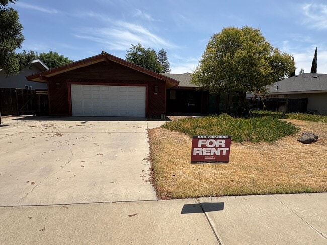 Primary Photo - NW Reedley Home Near Shopping Center Rent ...