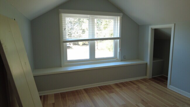 Building Photo - 604 N Duncan Ave