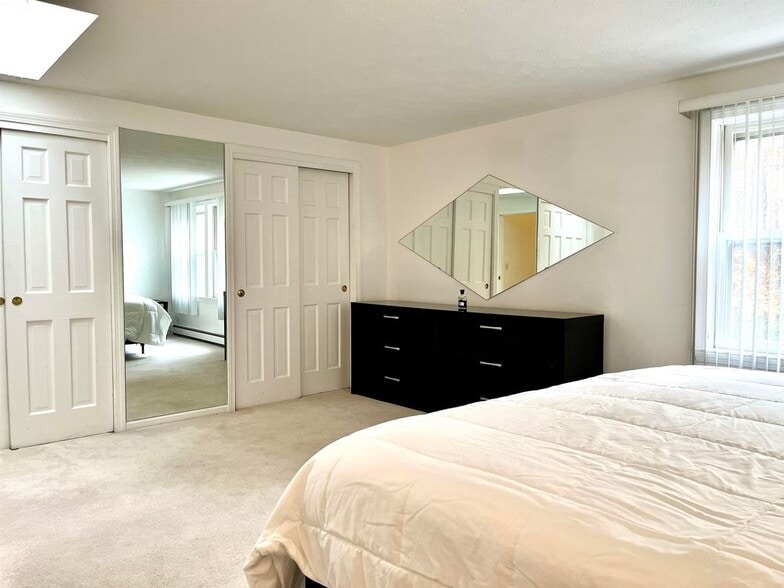 Building Photo - 22 River Bend Cir